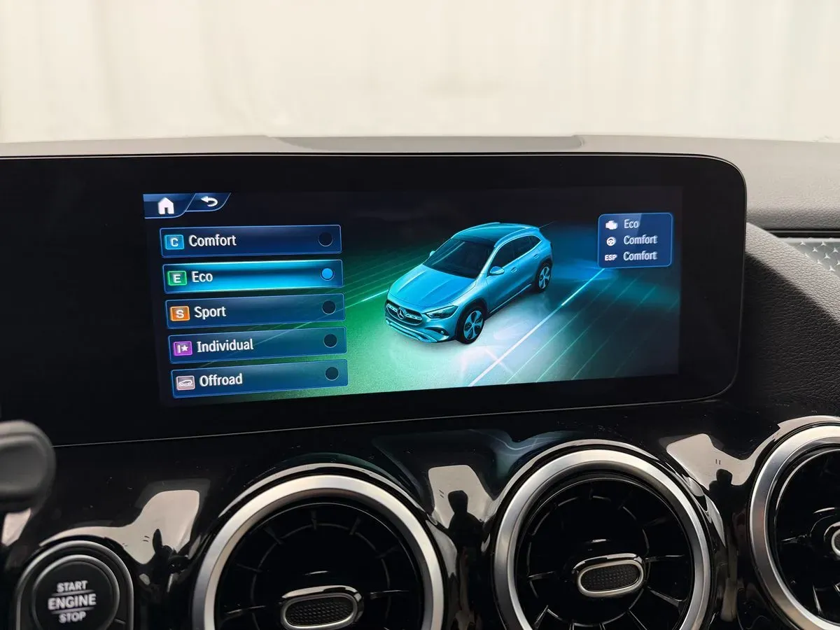 Mercedes-Benz GLA photo 27