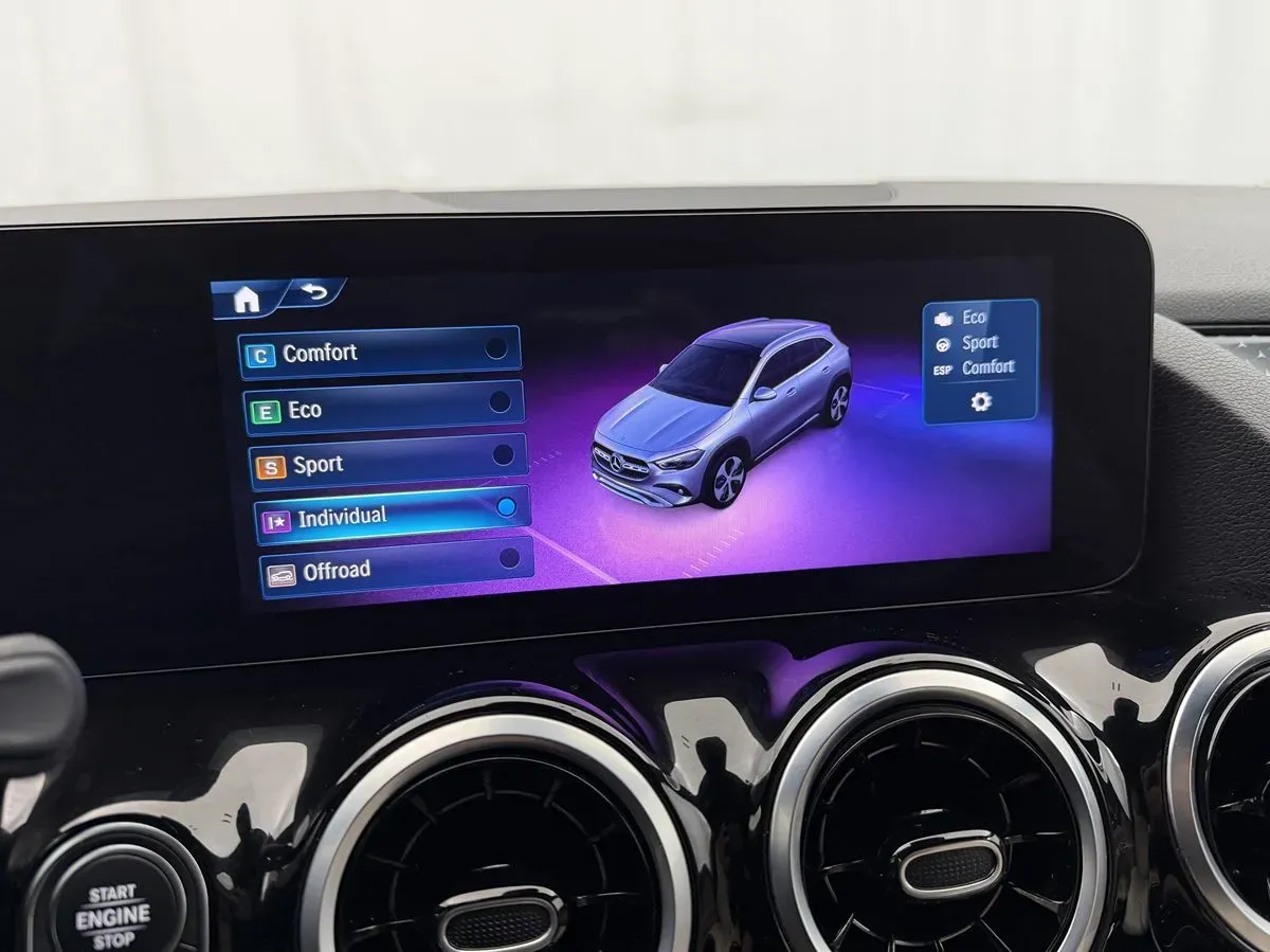 Mercedes-Benz GLA photo 29