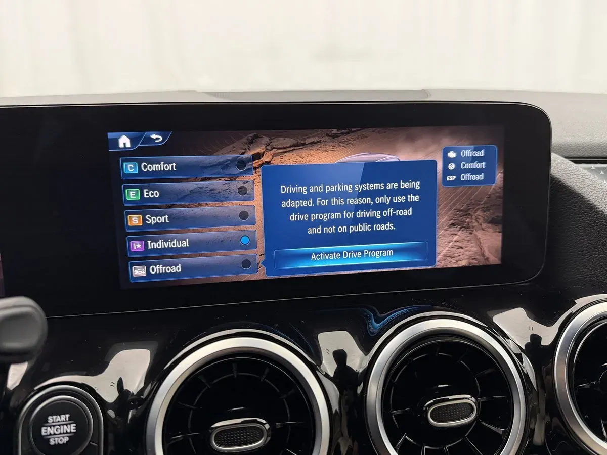 Mercedes-Benz GLA photo 30