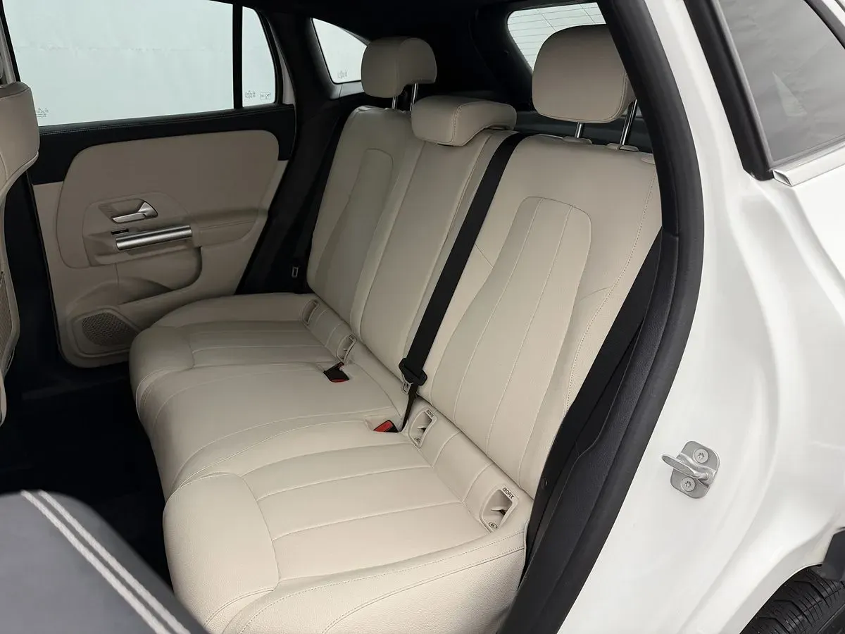 Mercedes-Benz GLA photo 37