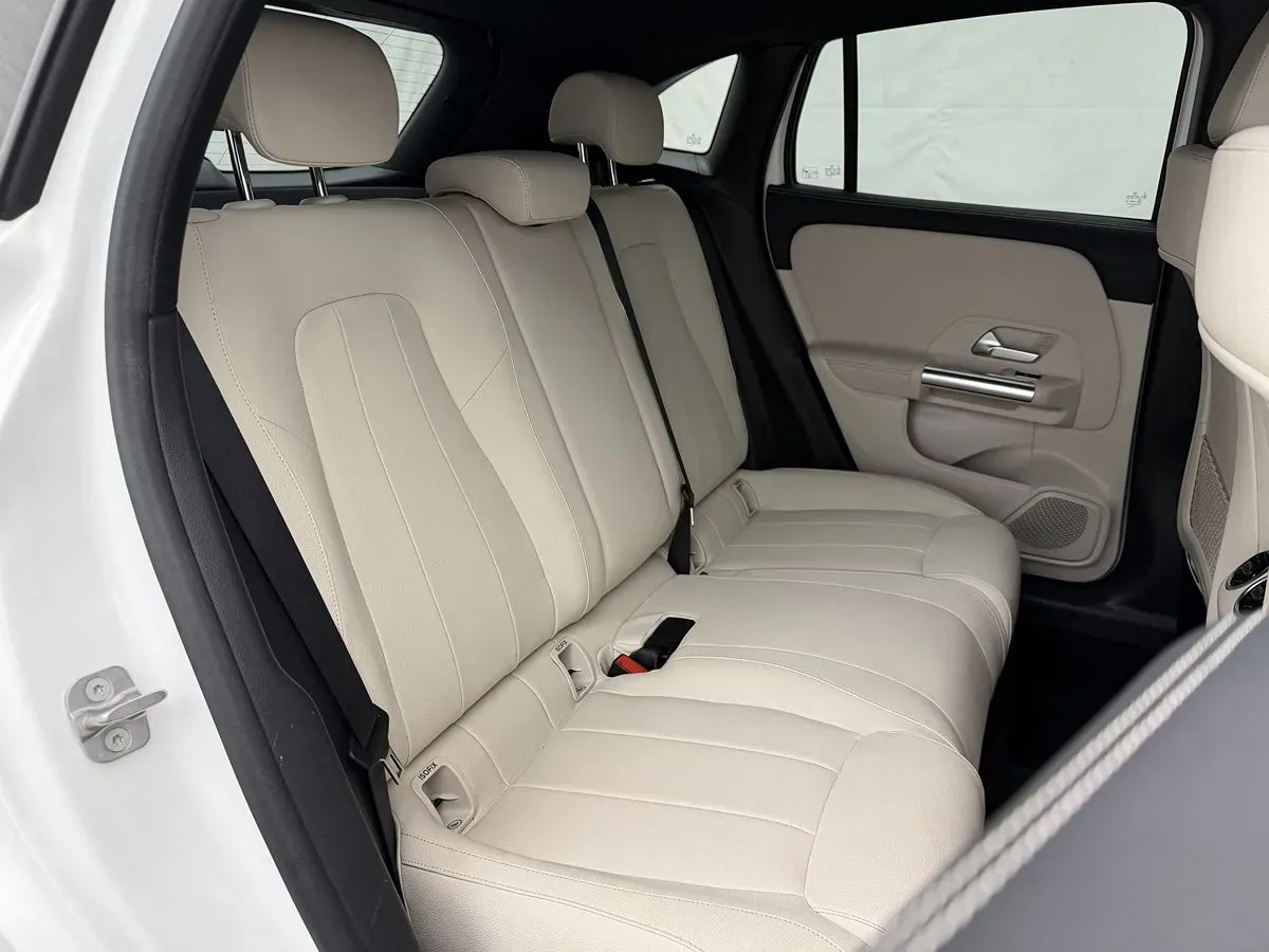 Mercedes-Benz GLA photo 38