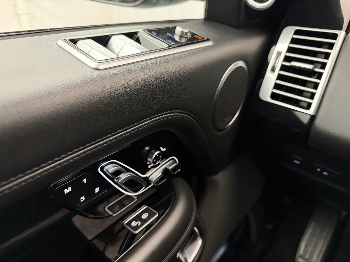 Land Rover Range Rover photo 19