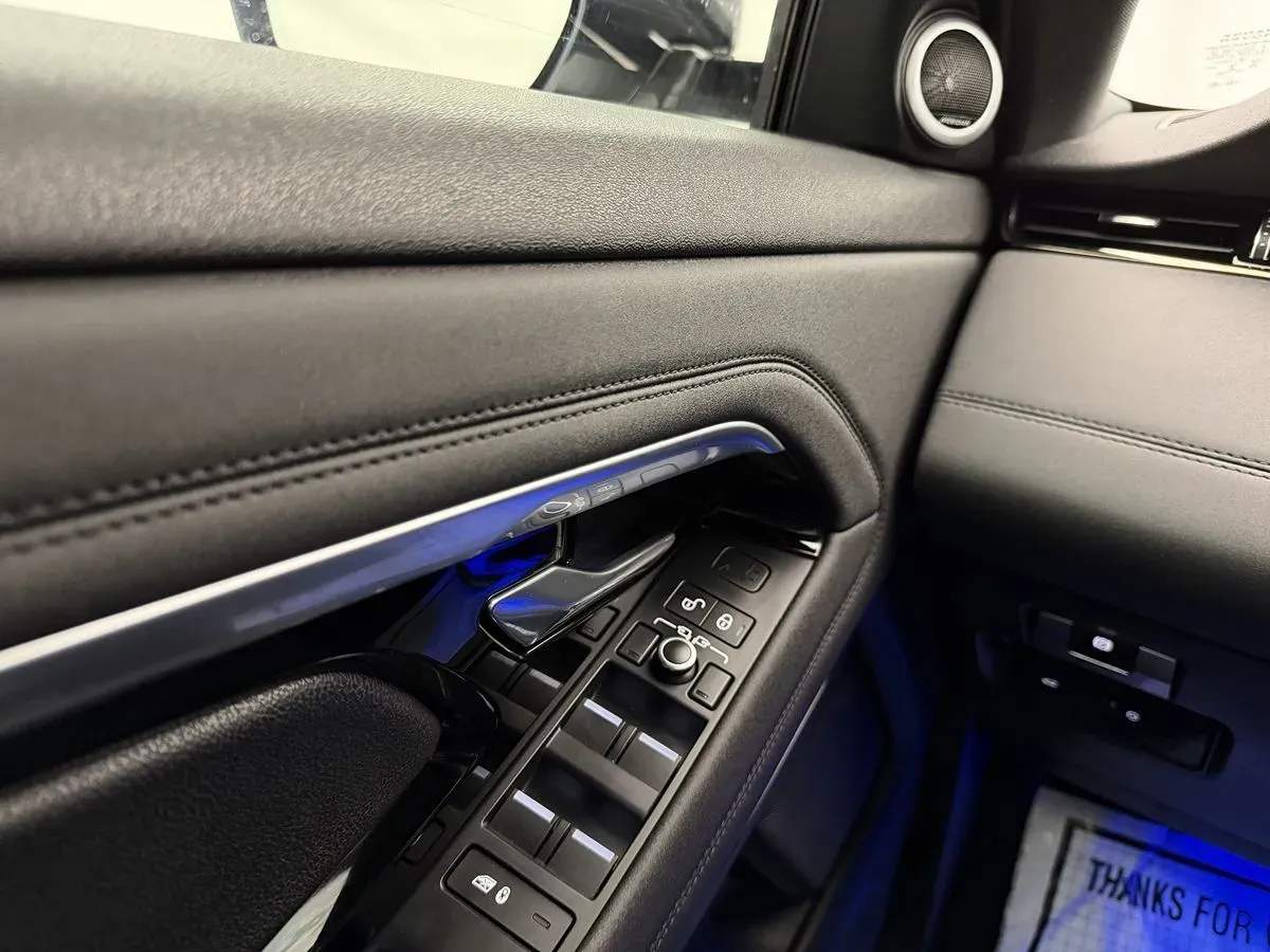 Land Rover Range Rover Evoque photo 16