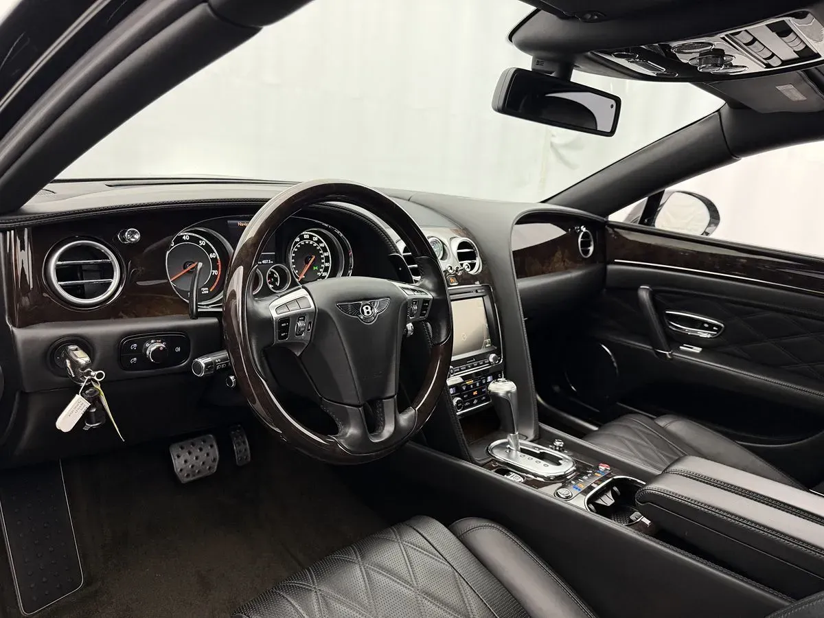 Bentley Flying Spur photo 8