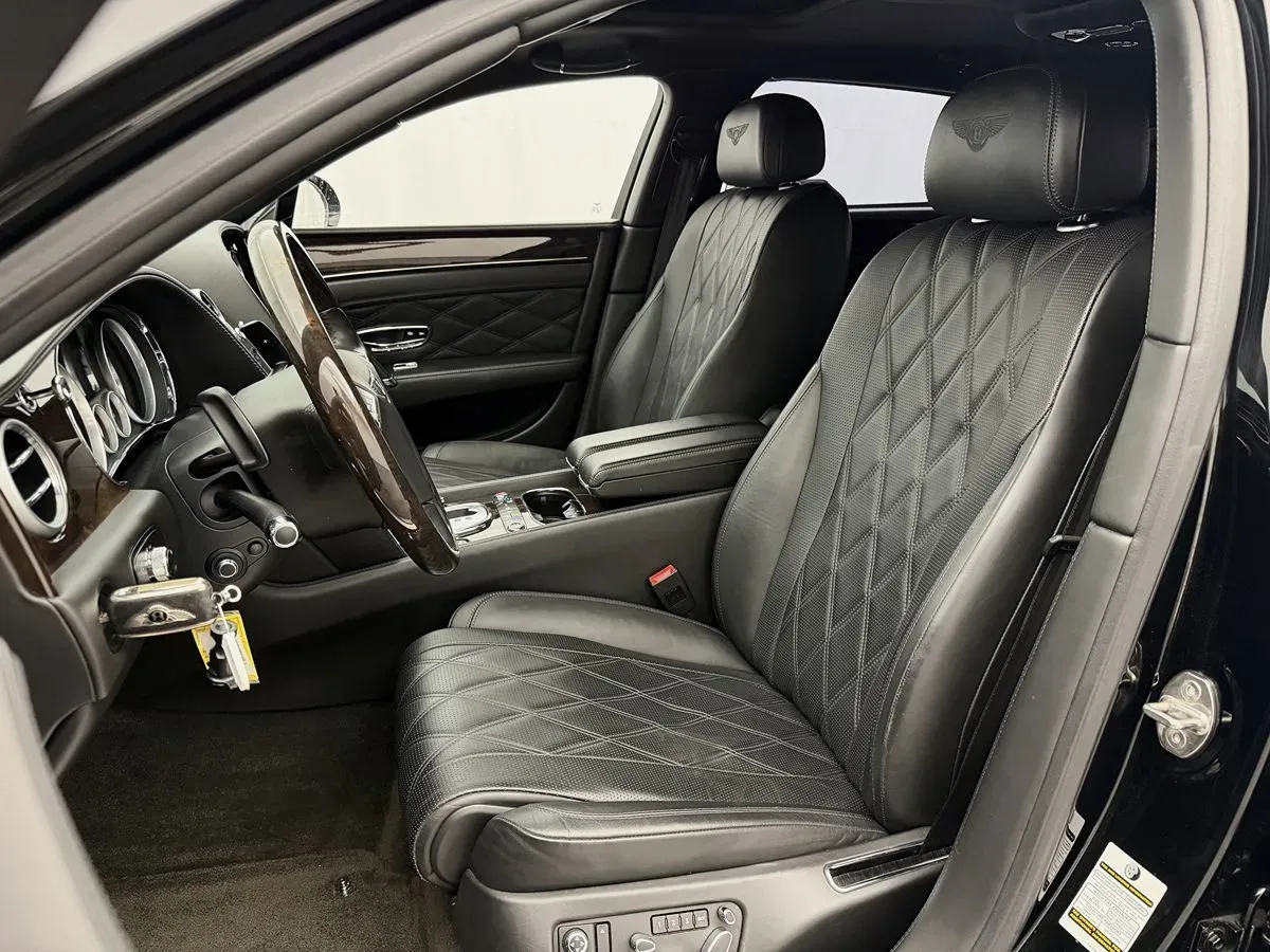 Bentley Flying Spur photo 9