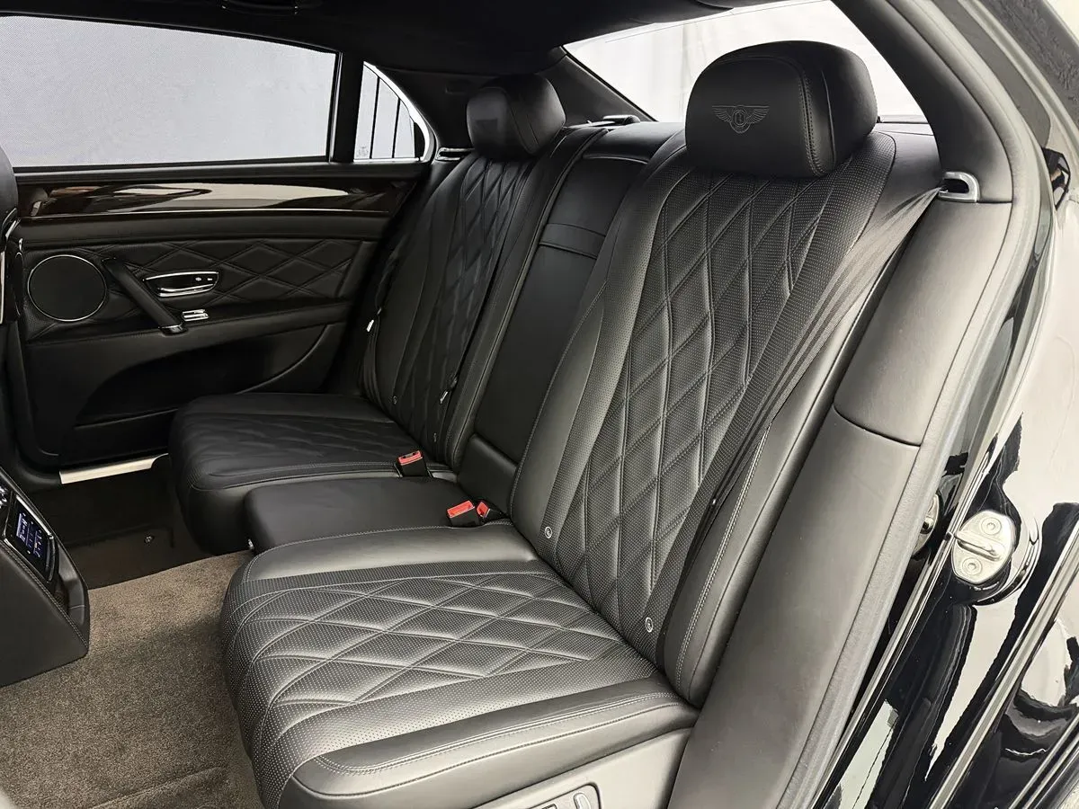 Bentley Flying Spur photo 22