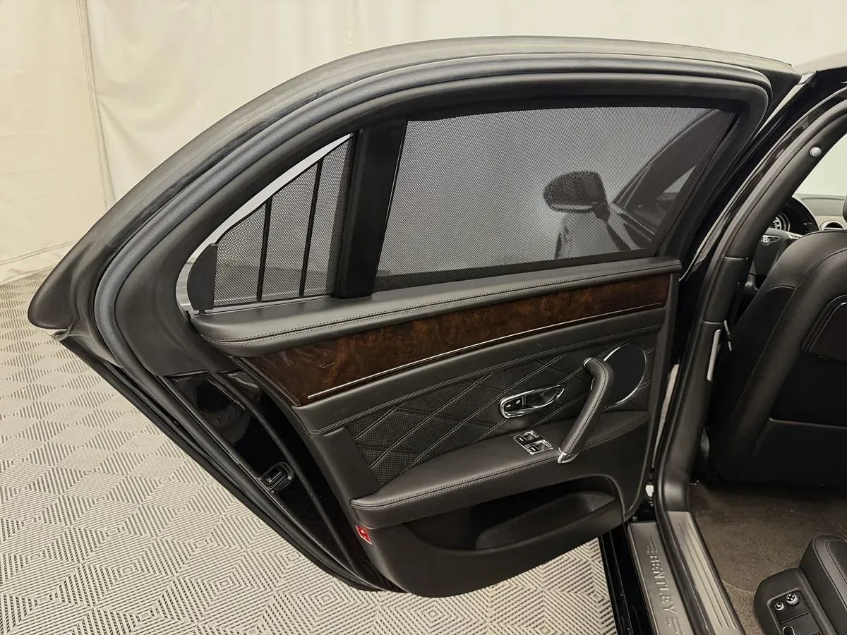 Bentley Flying Spur photo 21