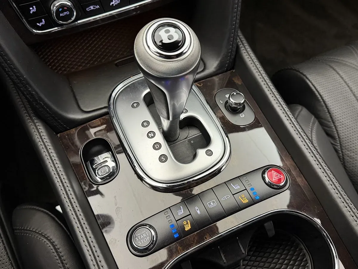 Bentley Flying Spur photo 19