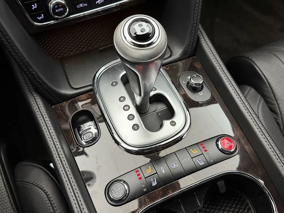 Bentley Flying Spur photo 20