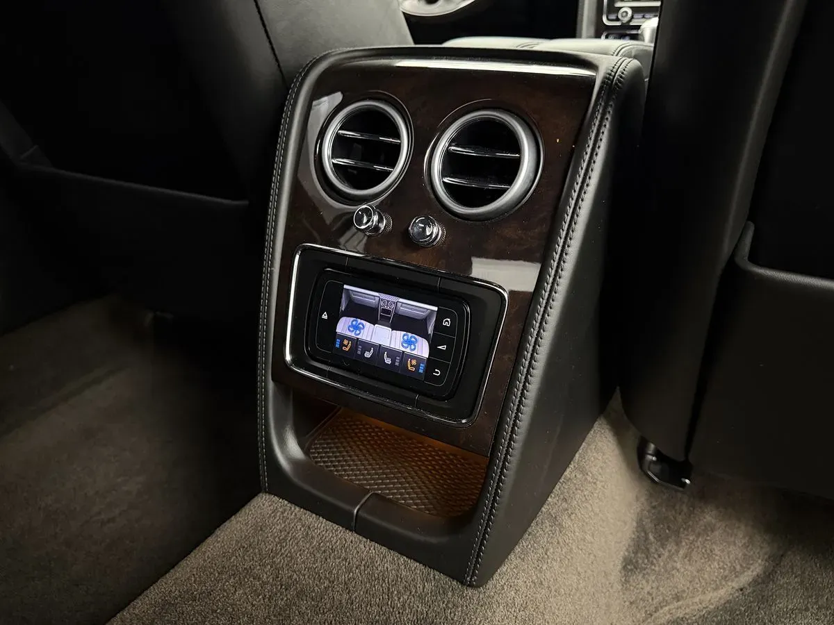 Bentley Flying Spur photo 24