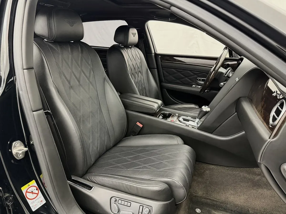 Bentley Flying Spur photo 26