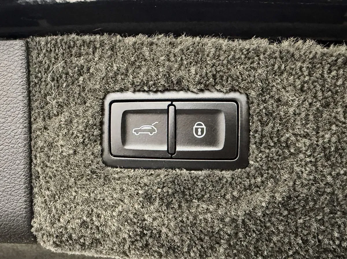 Bentley Bentayga photo 36