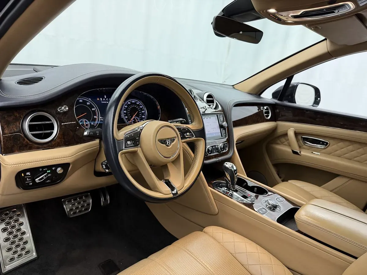Bentley Bentayga photo 8