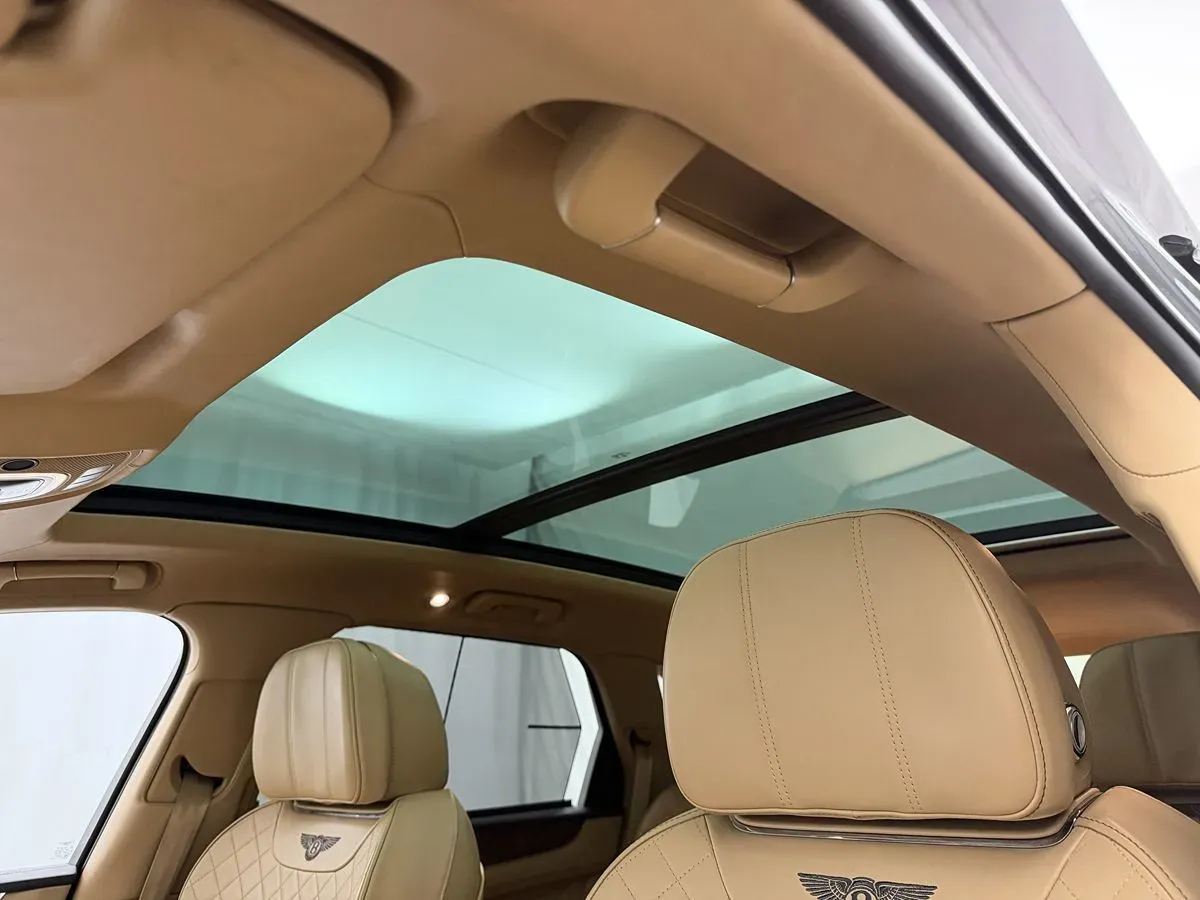 Bentley Bentayga photo 9