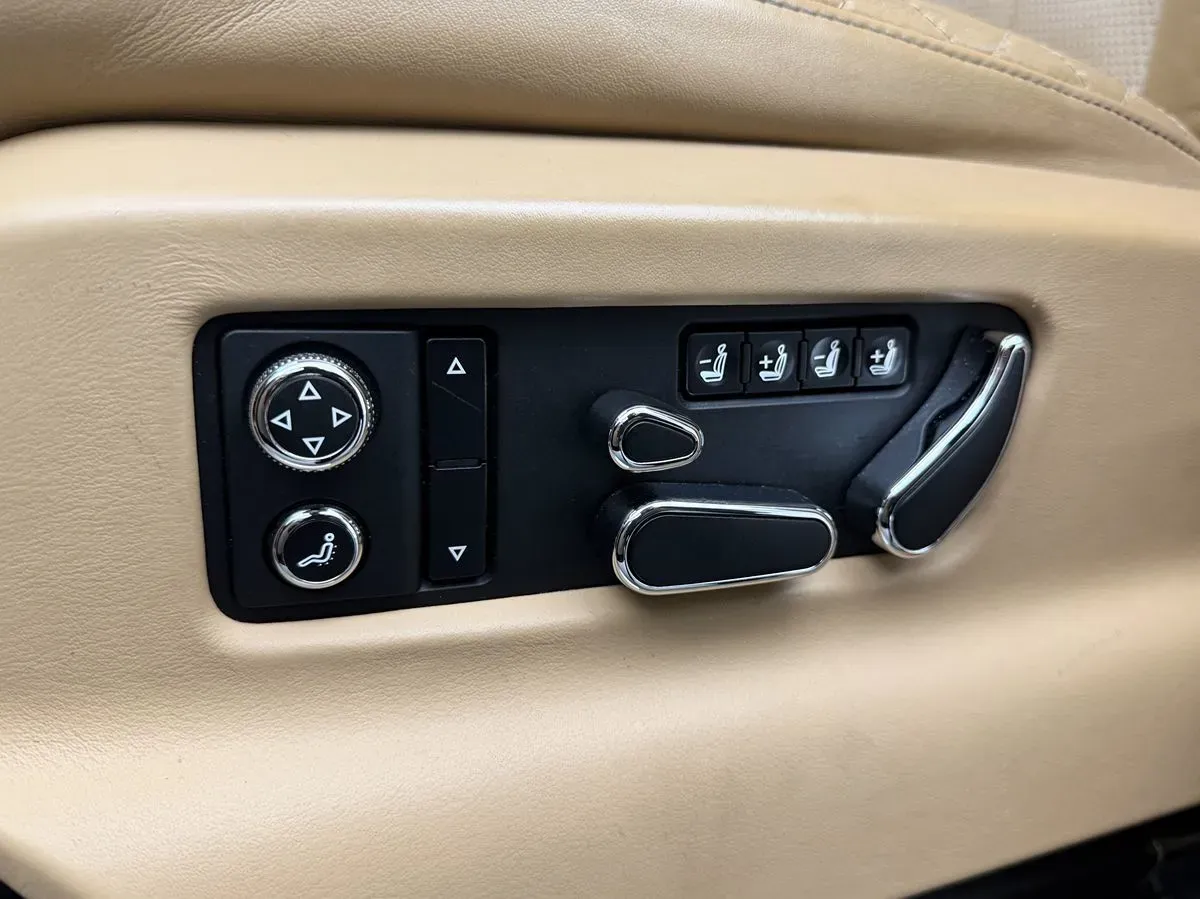 Bentley Bentayga photo 10