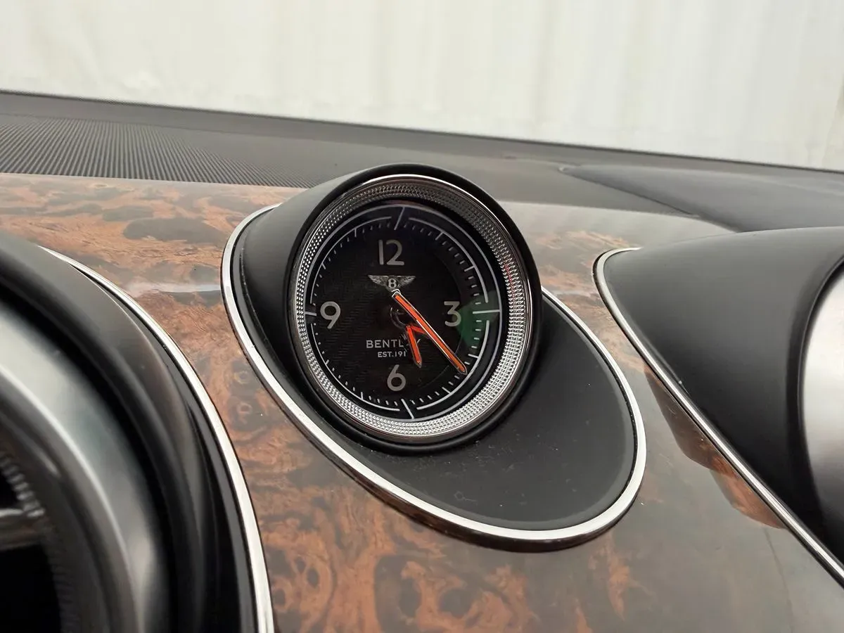 Bentley Bentayga photo 18