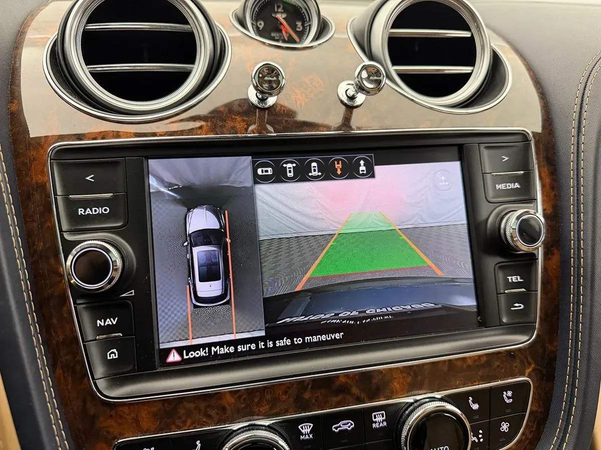 Bentley Bentayga photo 22
