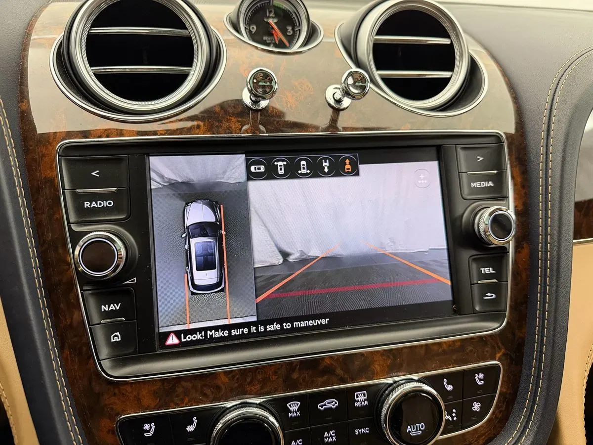 Bentley Bentayga photo 23