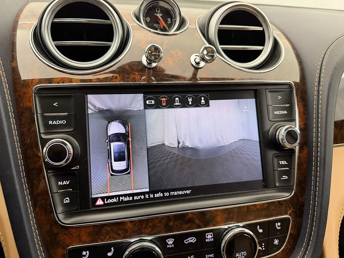 Bentley Bentayga photo 25