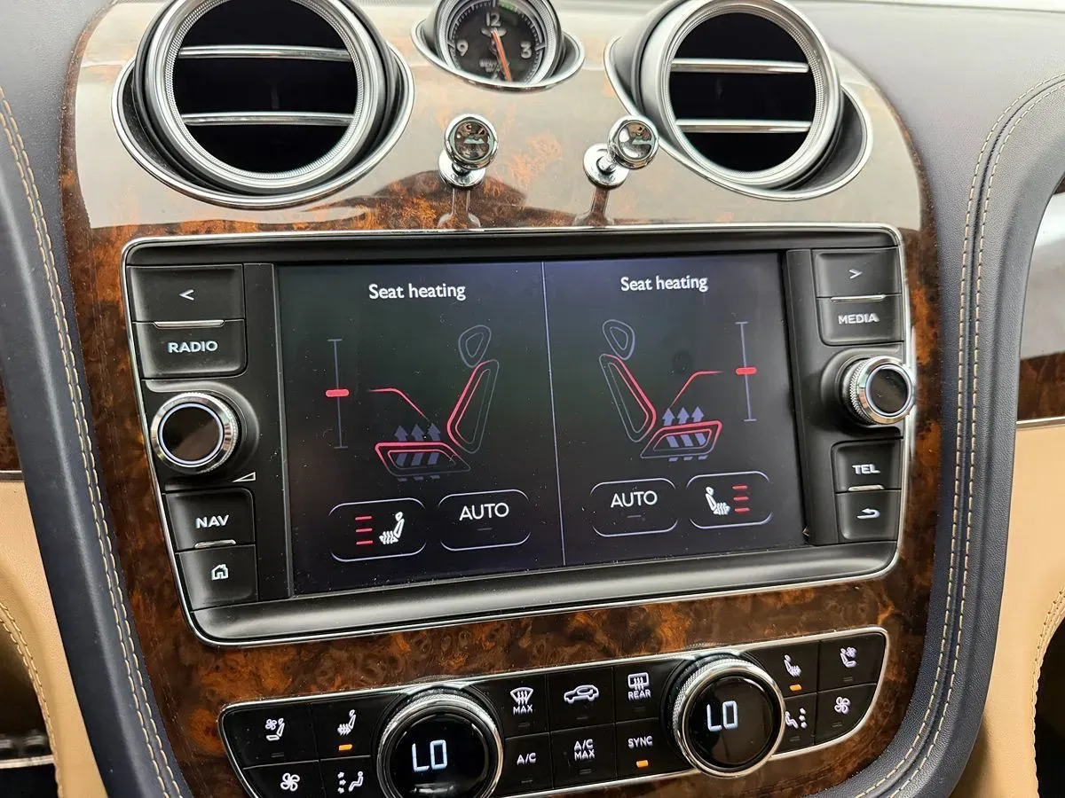 Bentley Bentayga photo 28