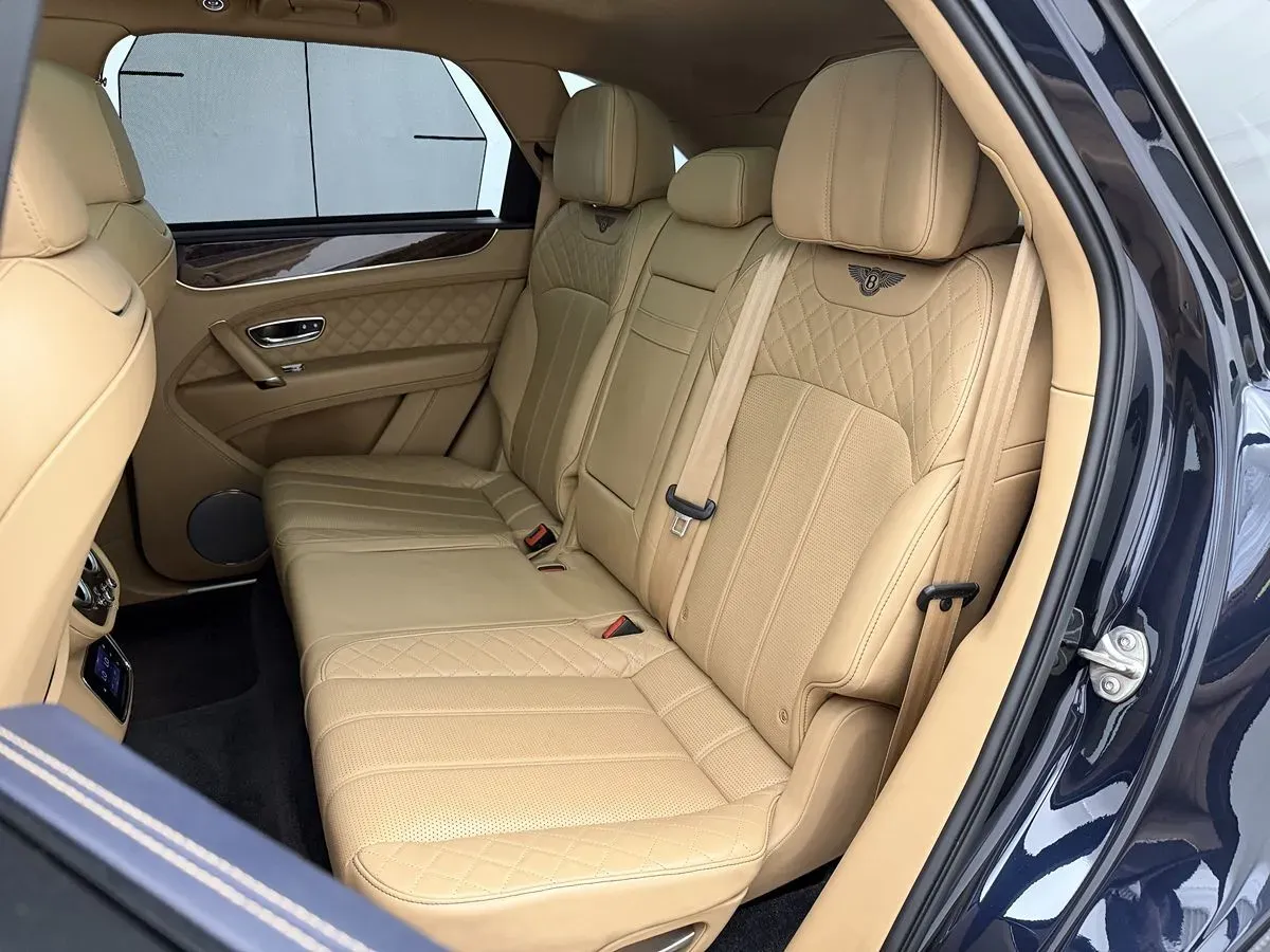 Bentley Bentayga photo 31