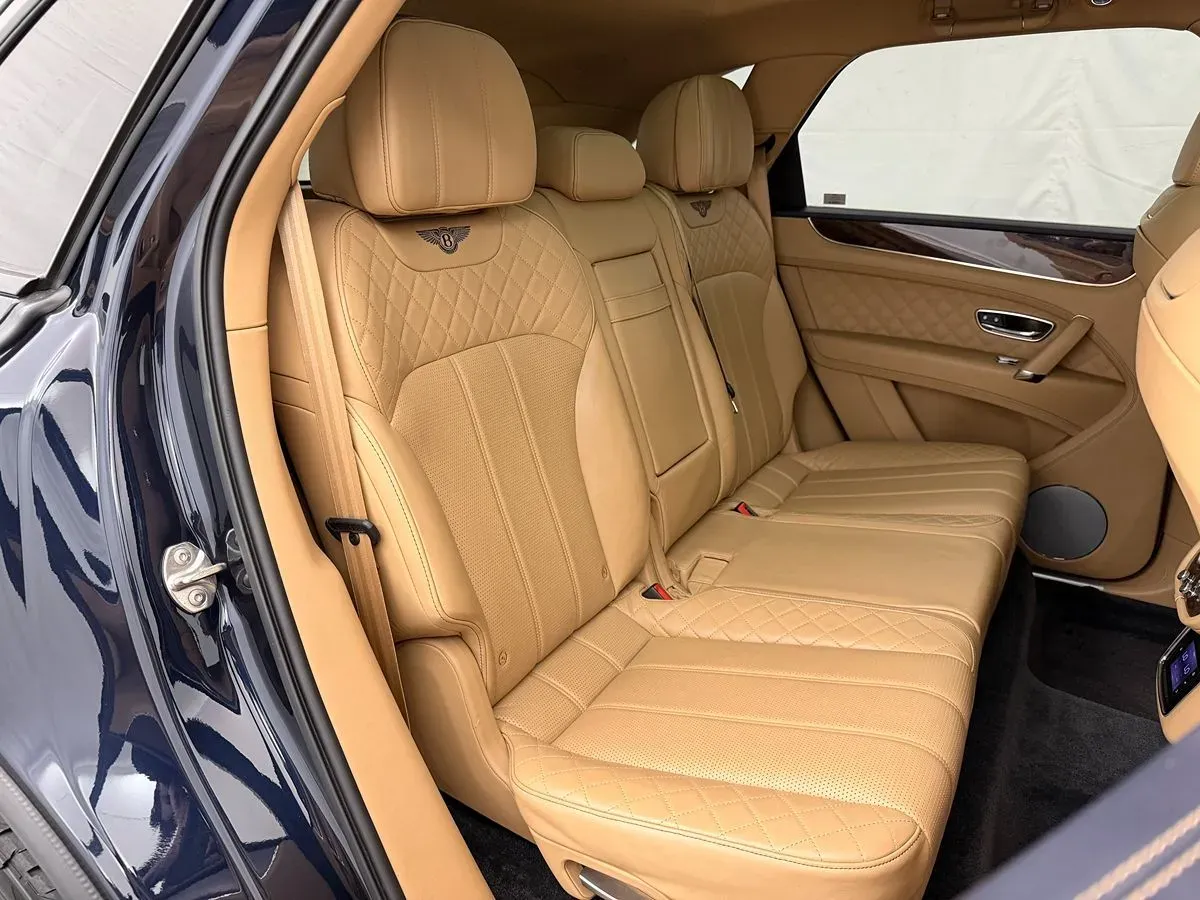Bentley Bentayga photo 33