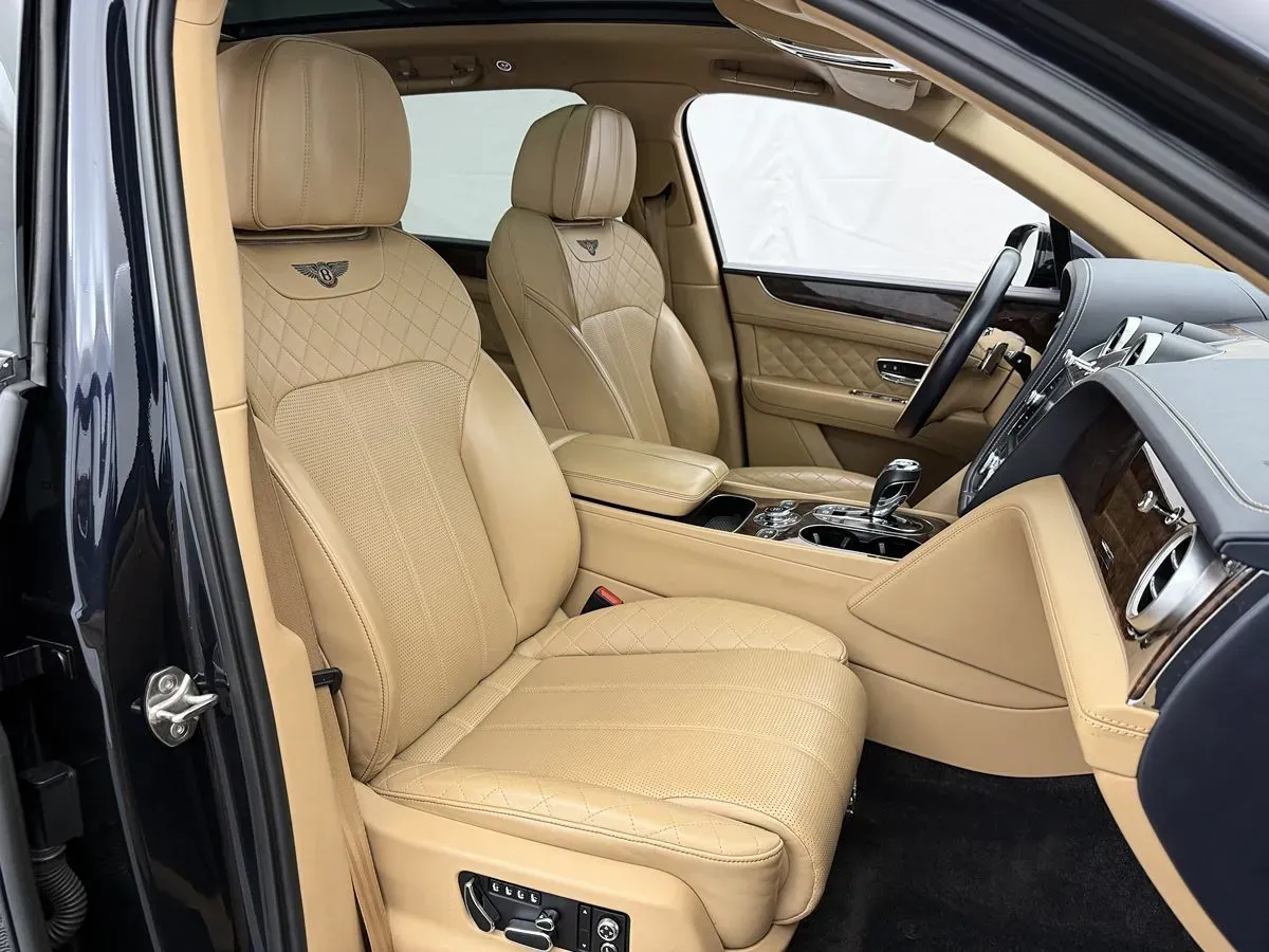 Bentley Bentayga photo 34