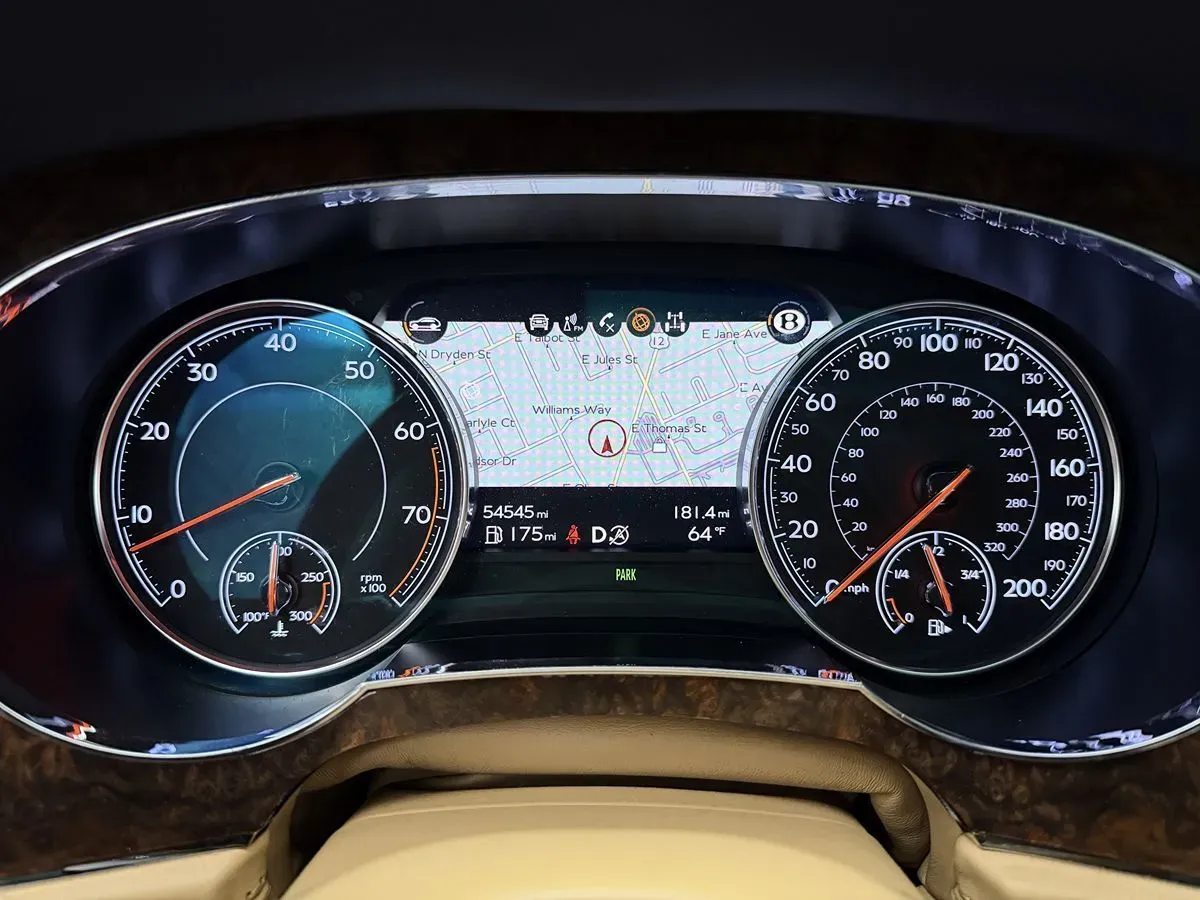 Bentley Bentayga photo 14