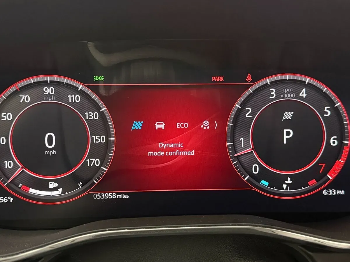 Jaguar F-PACE photo 12