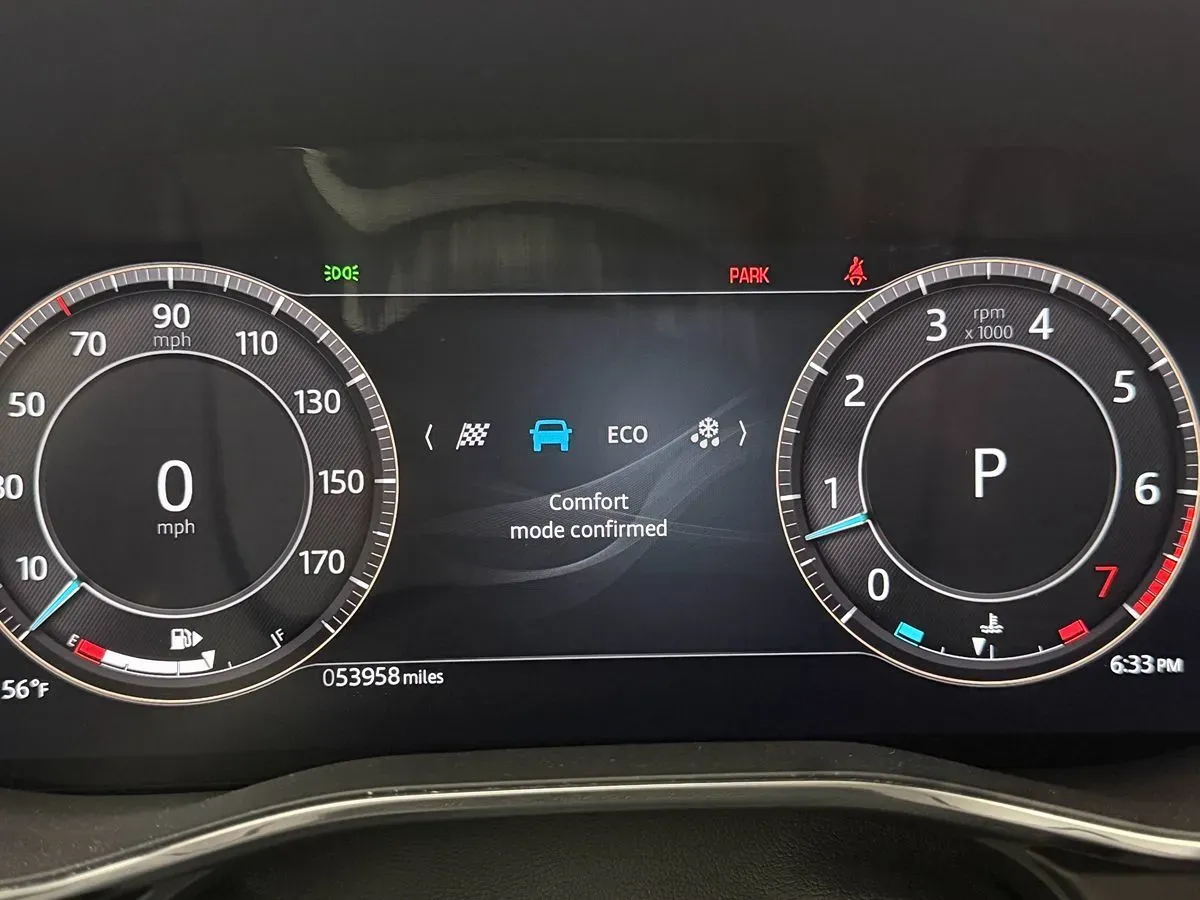 Jaguar F-PACE photo 13