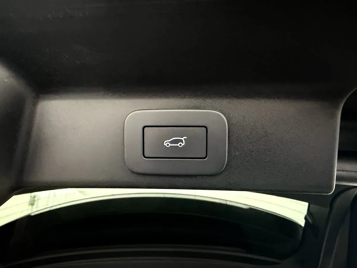 Jaguar F-PACE photo 34