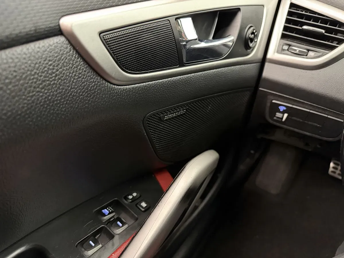 Hyundai Veloster photo 12
