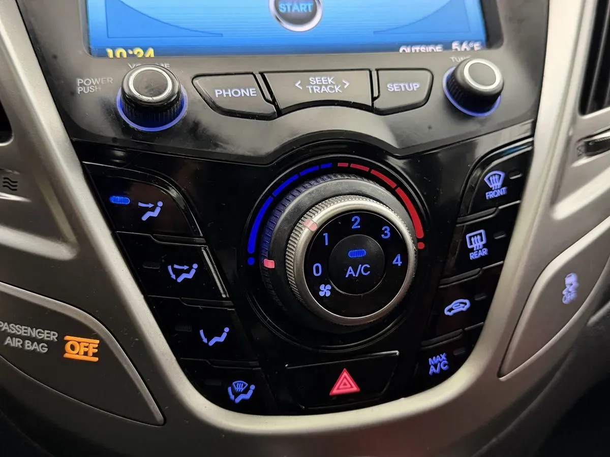 Hyundai Veloster photo 18