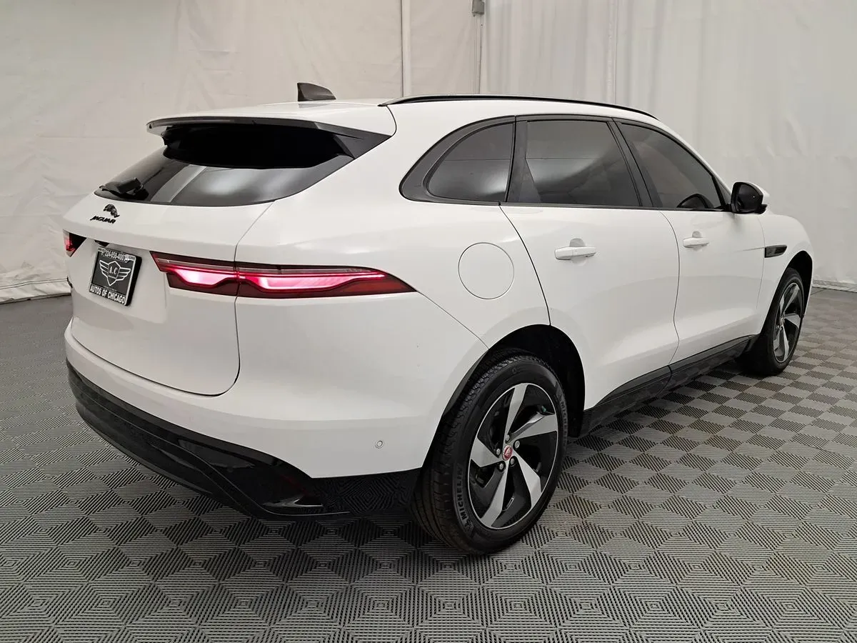 Jaguar F-PACE photo 3