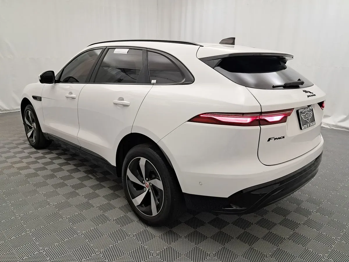 Jaguar F-PACE photo 4