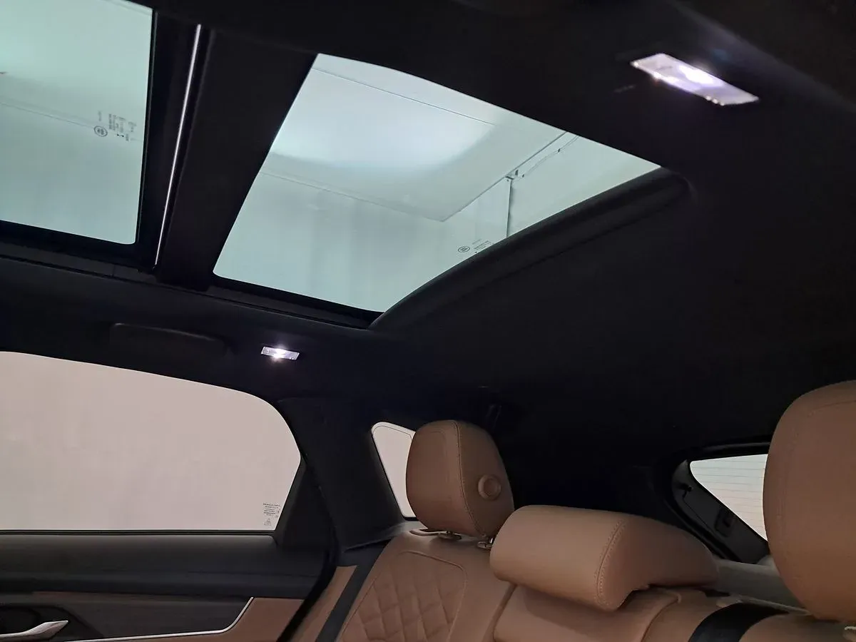 Jaguar F-PACE photo 36