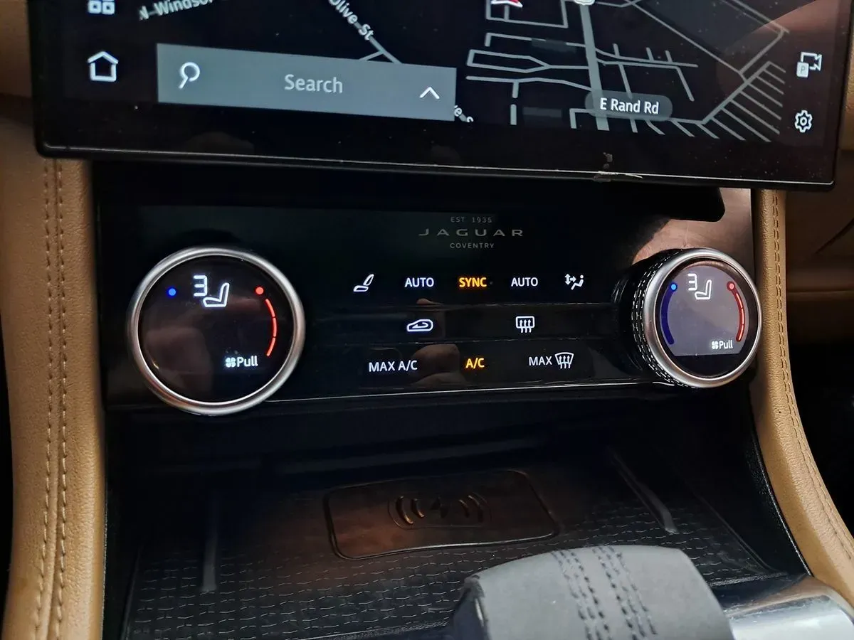 Jaguar F-PACE photo 34