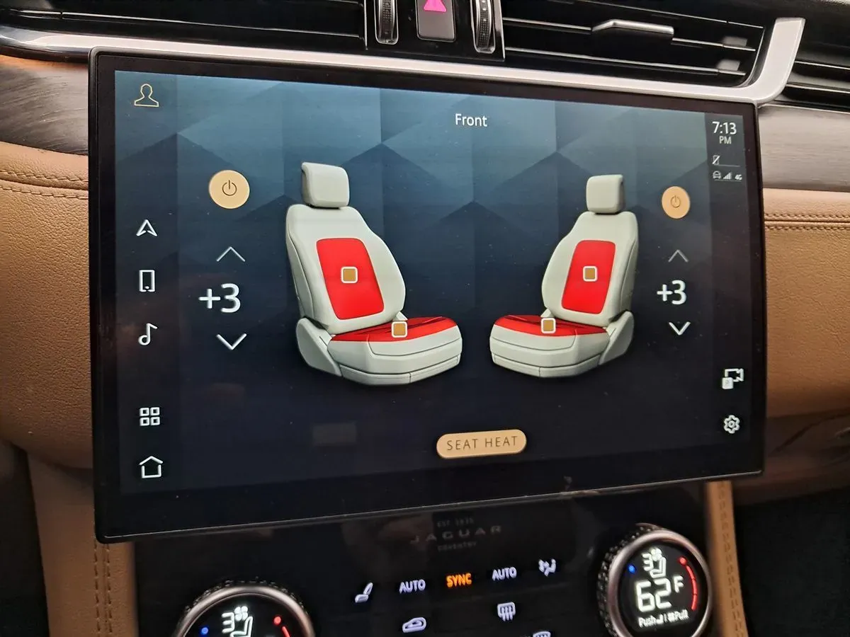 Jaguar F-PACE photo 23