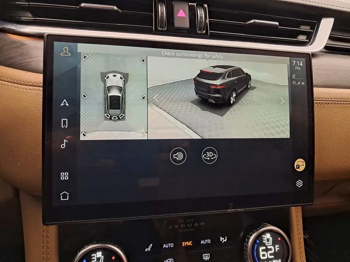 Jaguar F-PACE photo 15