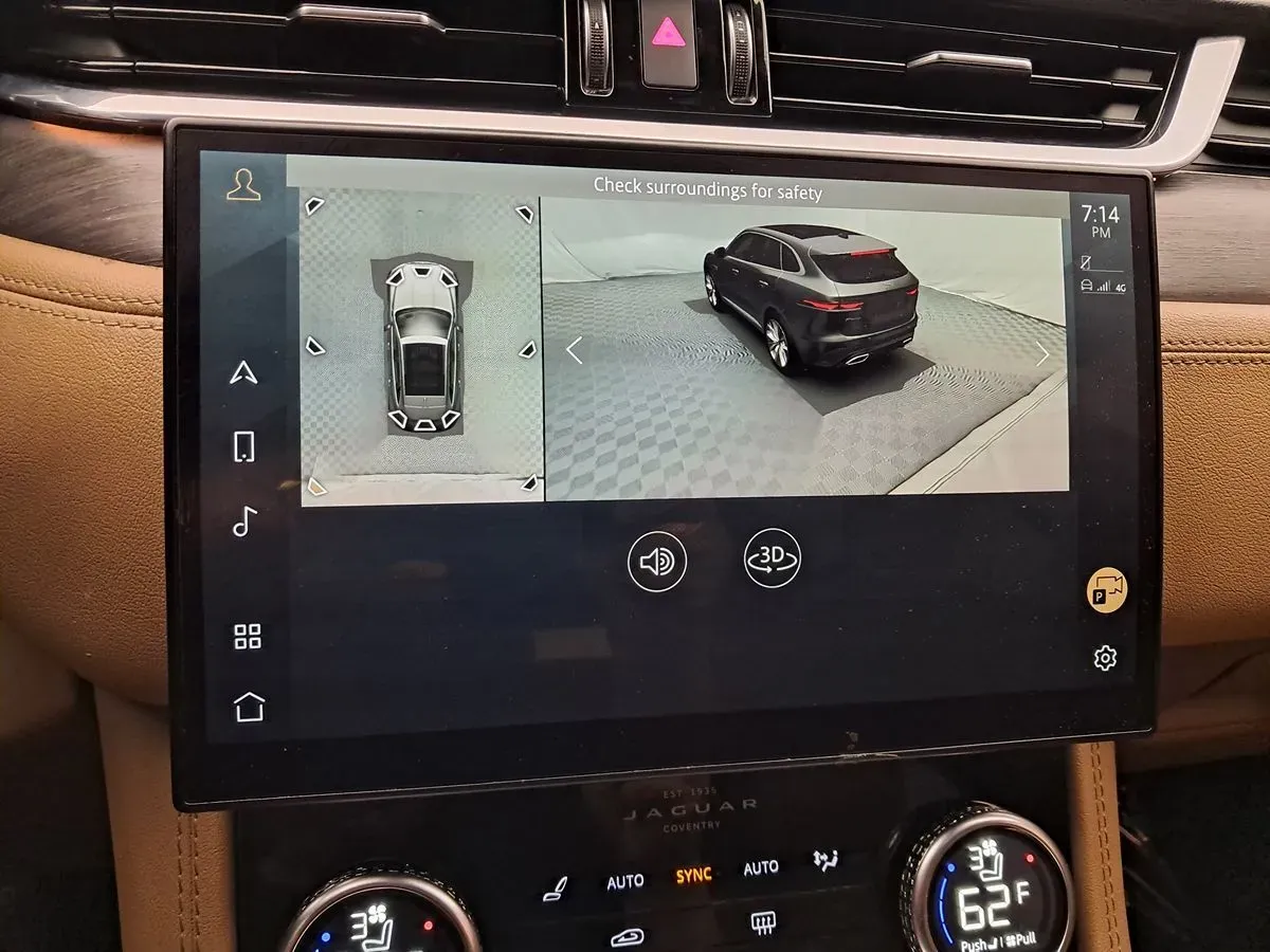 Jaguar F-PACE photo 16