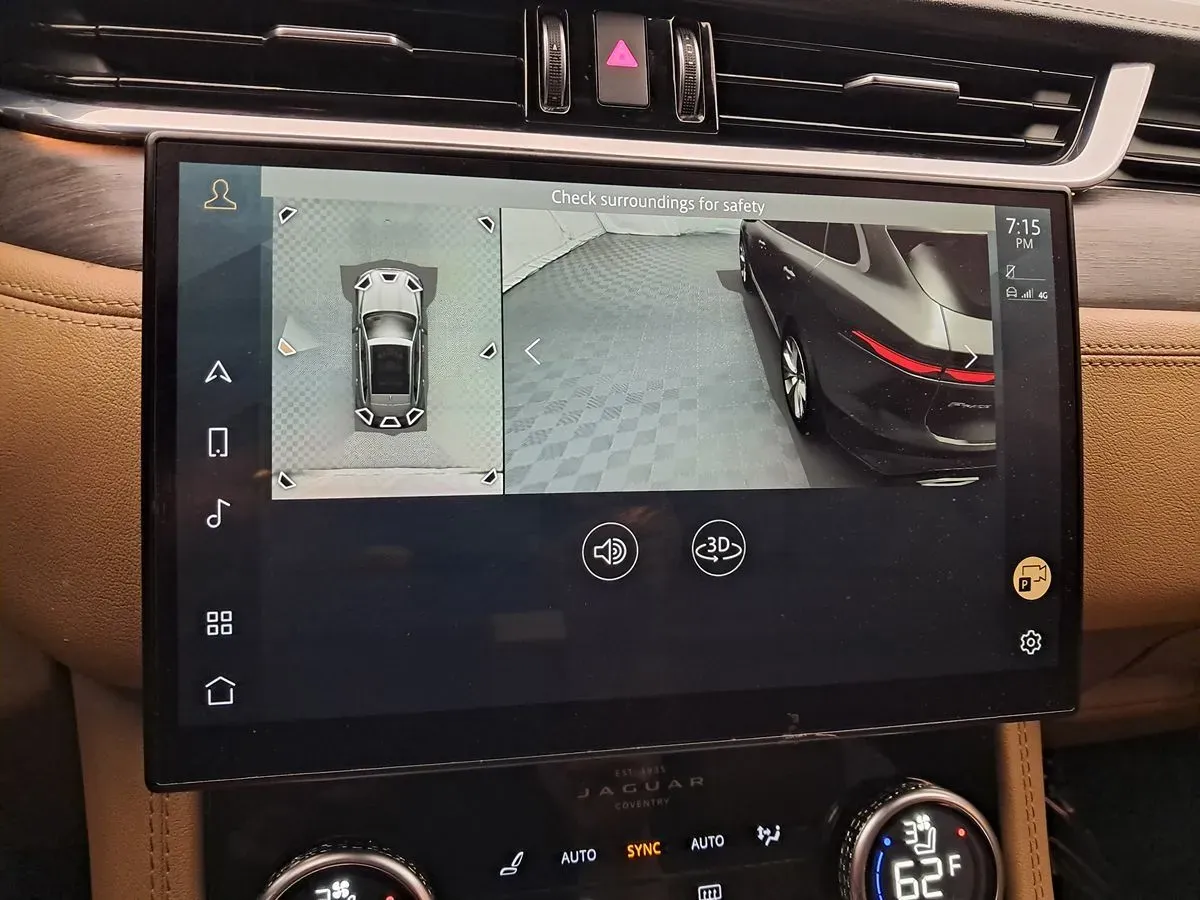 Jaguar F-PACE photo 17