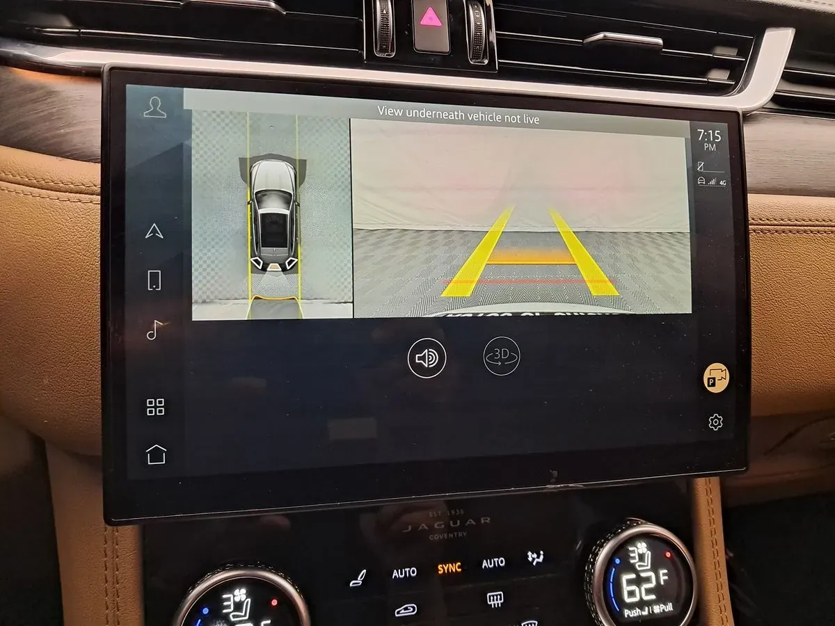 Jaguar F-PACE photo 22