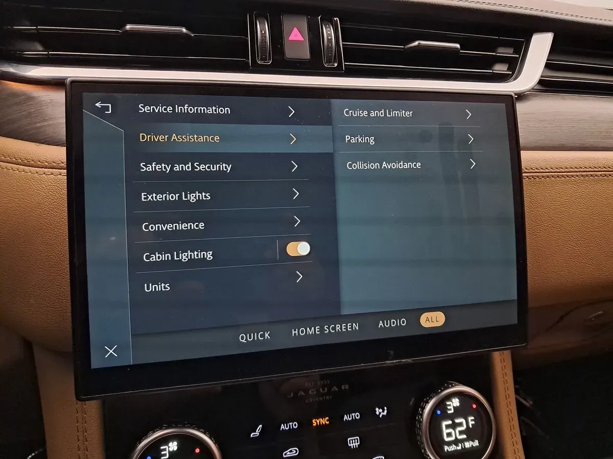 Jaguar F-PACE photo 26