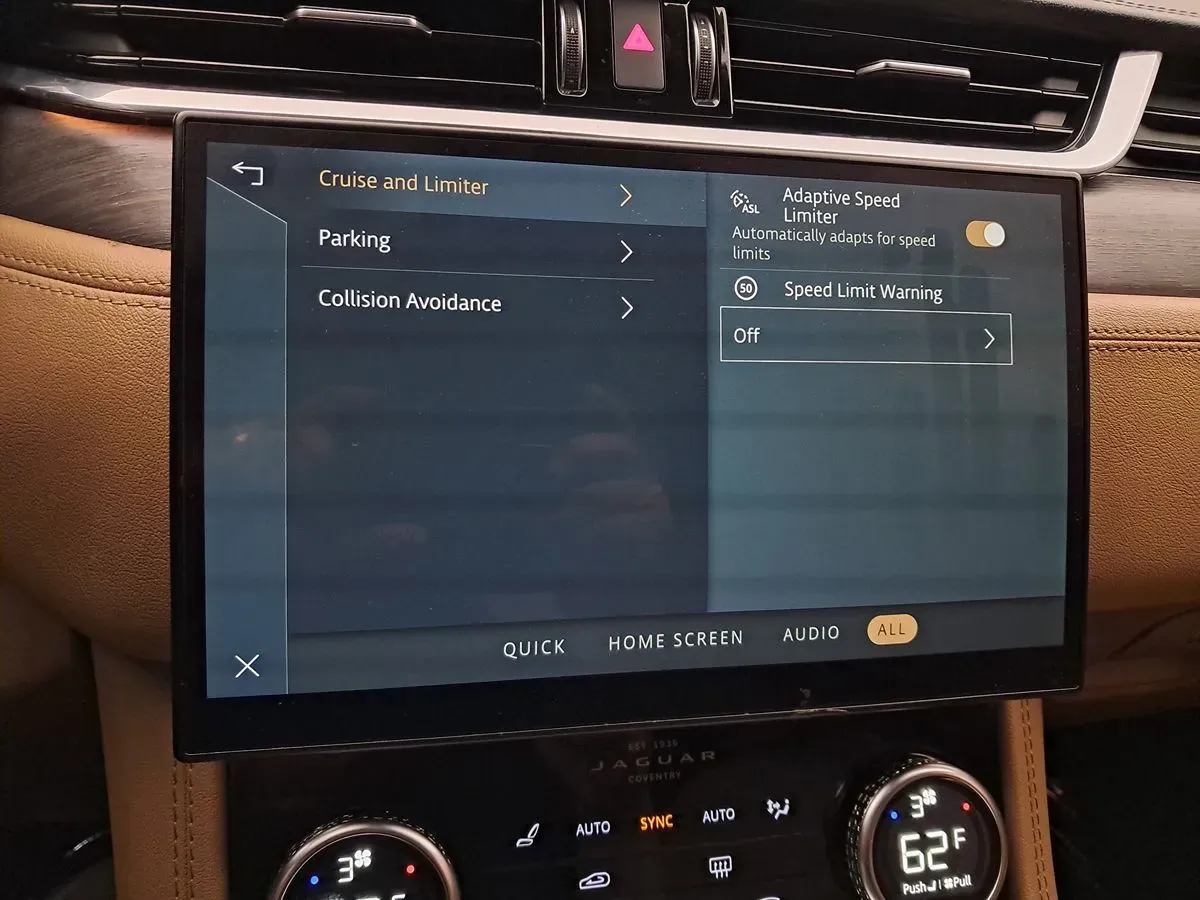 Jaguar F-PACE photo 27
