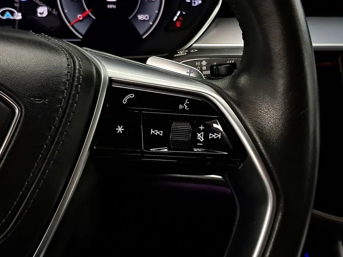 Audi A8 photo 14