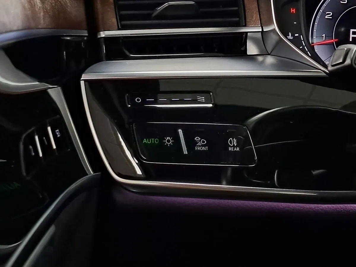 Audi A8 photo 18