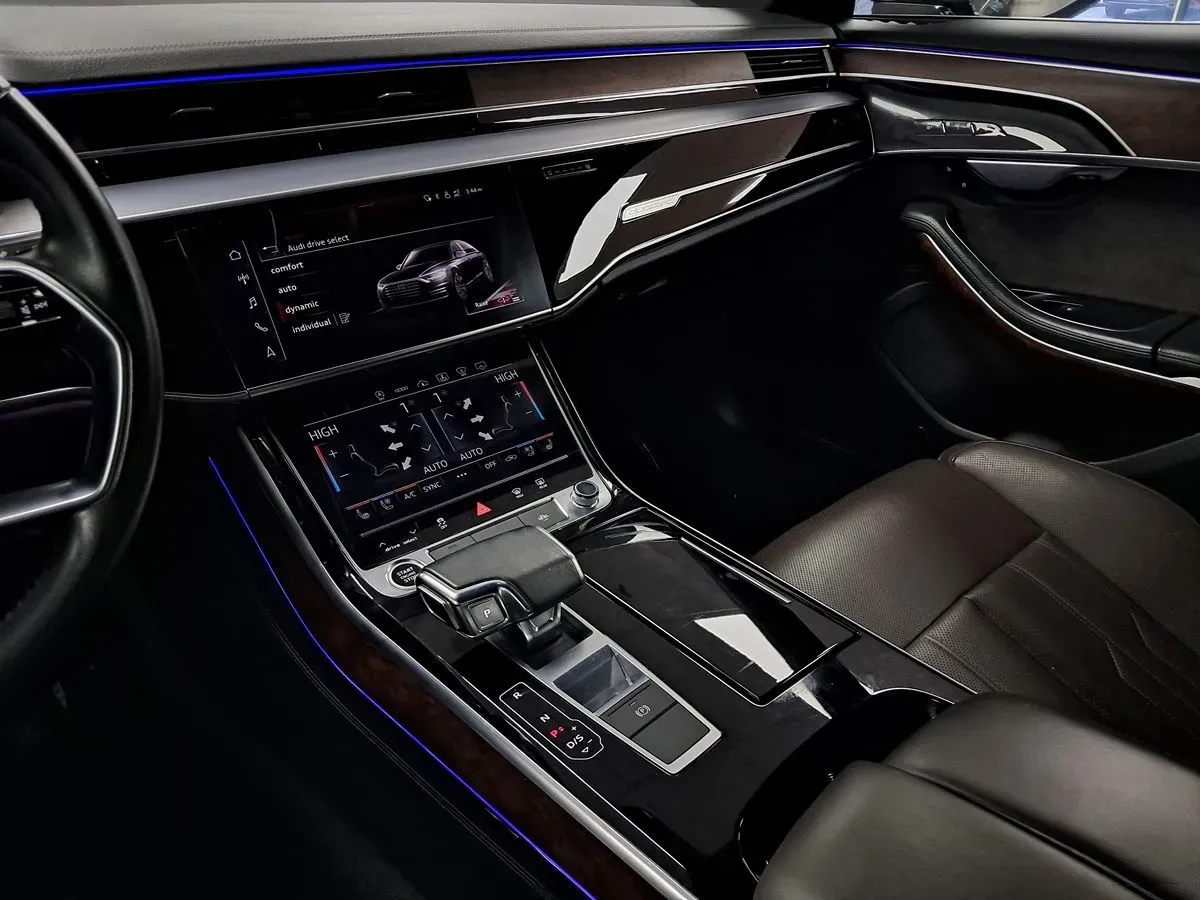 Audi A8 photo 19