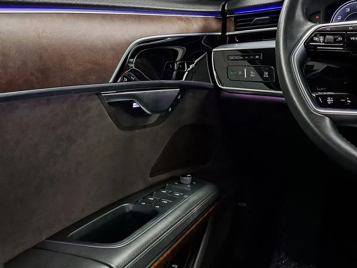 Audi A8 photo 16