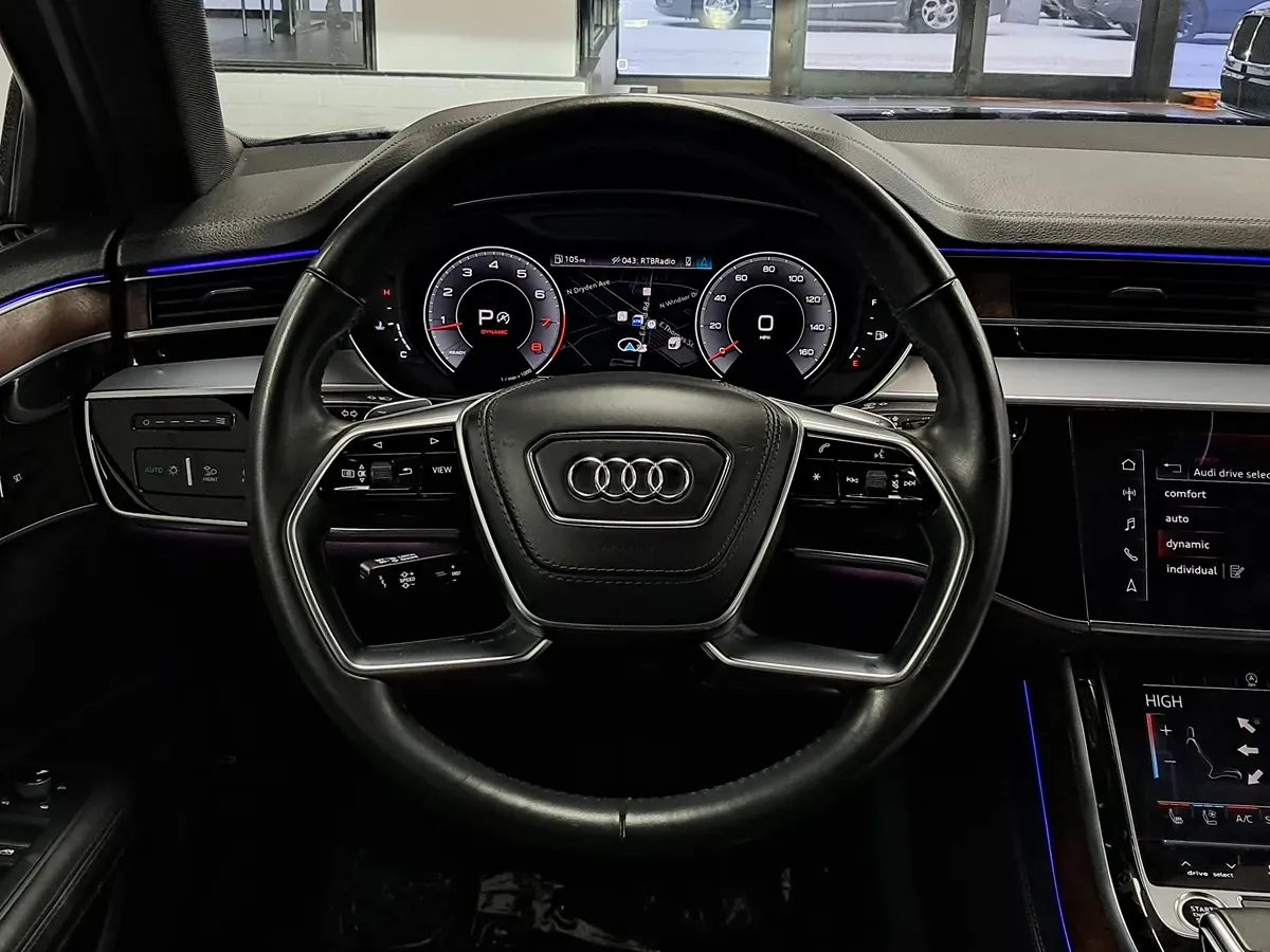 Audi A8 photo 11