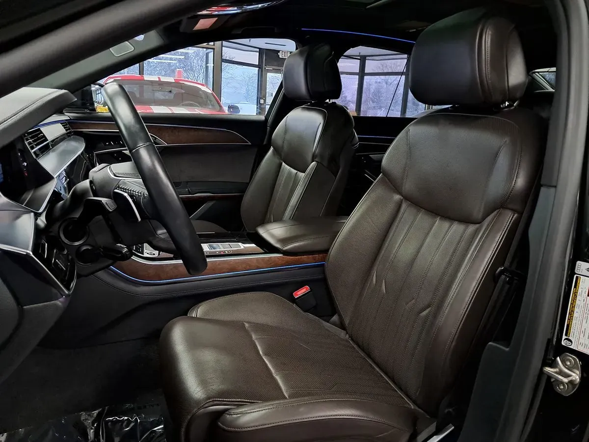 Audi A8 photo 8